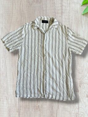 No Boundaries Striped Button Up Short Sleeve Men’s Shirt Size M